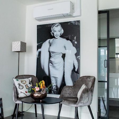 B&B Bubbles&Bites โอสท์วอร์เนอ ภายนอก รูปภาพ