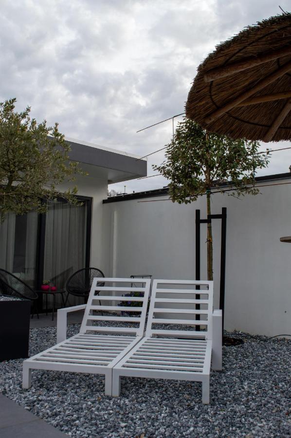 B&B Bubbles&Bites โอสท์วอร์เนอ ภายนอก รูปภาพ