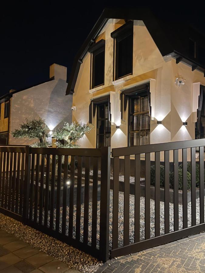 B&B Bubbles&Bites โอสท์วอร์เนอ ภายนอก รูปภาพ